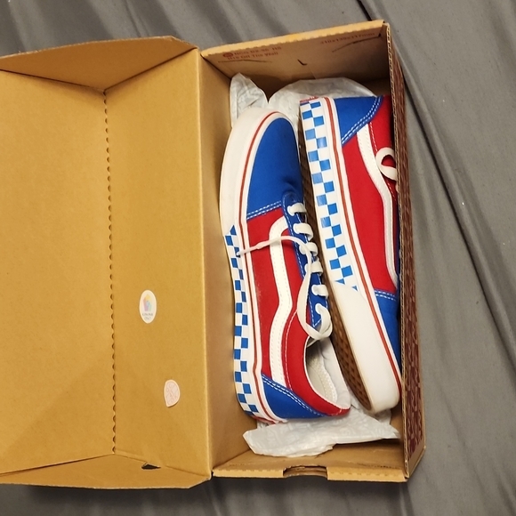 Vans - Picture 2 of 2